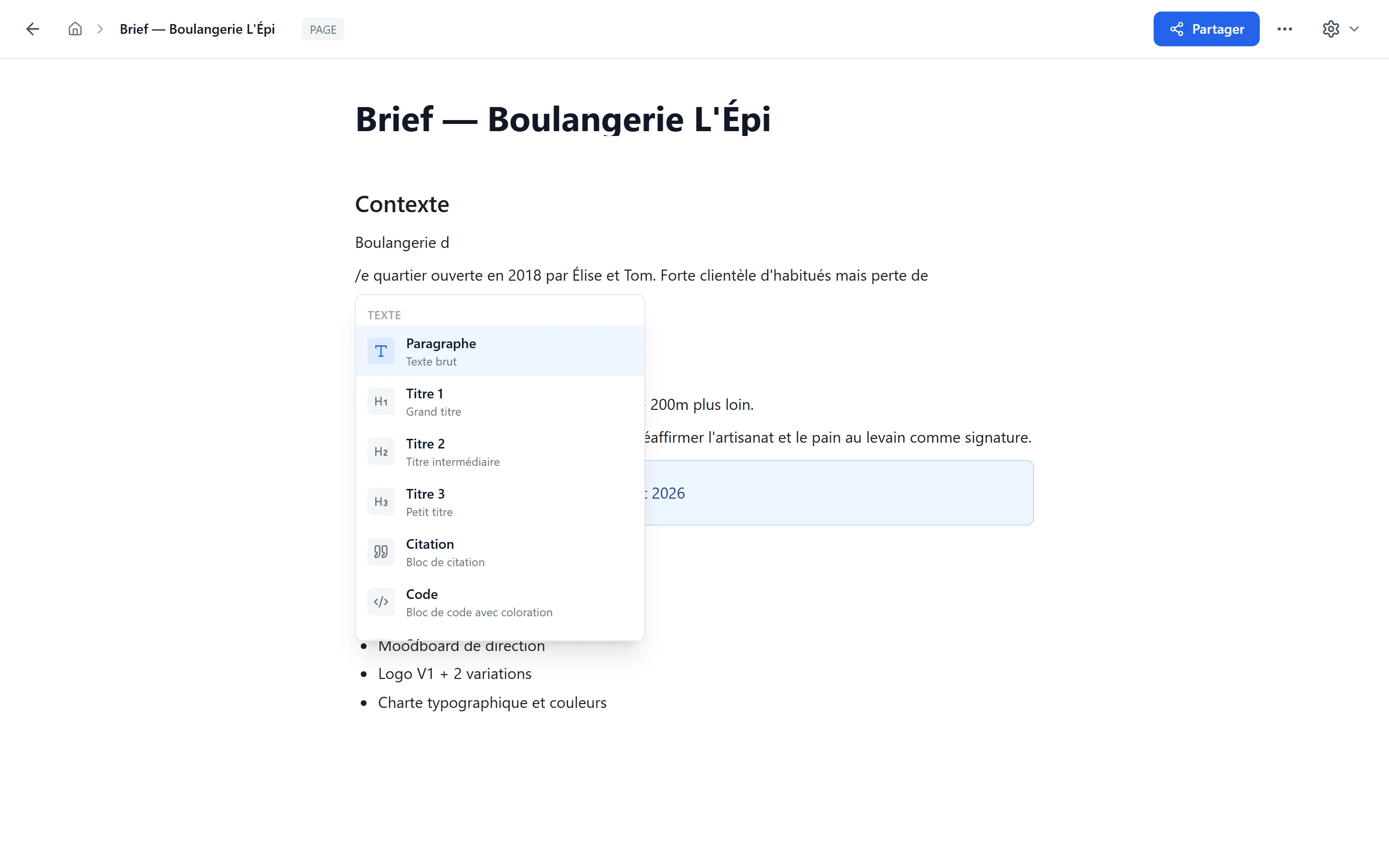 Menu slash ouvert dans l'éditeur — liste filtrable des blocs disponibles avec icônes