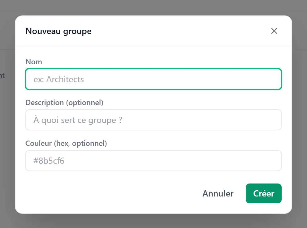 Modale « Nouveau groupe » — champ Nom obligatoire (placeholder « ex: Architects »), champ Description optionnel (placeholder « À quoi sert ce groupe ? »), champ Couleur hex optionnel (placeholder « #8b5cf6 »), boutons Annuler et Créer (primary vert) en bas