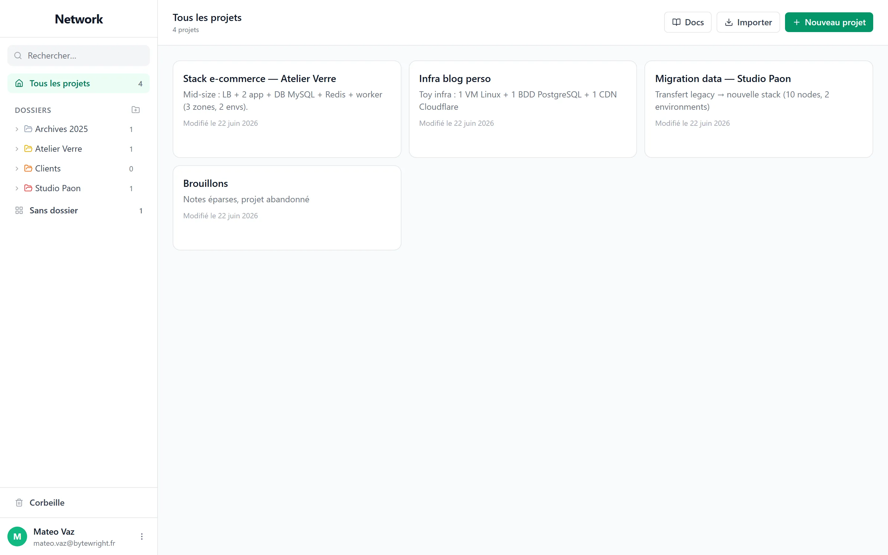Dashboard HNetwork de Mateo Vaz (freelance) — sidebar perso uniquement, 4 dossiers colorés (Clients, Atelier Verre, Studio Paon, Archives 2025), header avec actions Nouveau projet et Importer